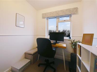 Property image 9 of home to buy in Hamblings Close, Shenley